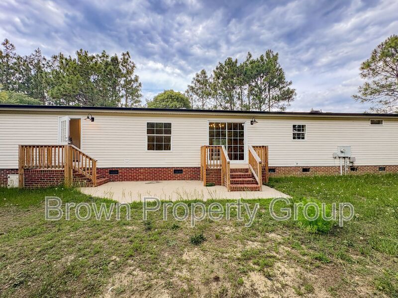 4 Bedroom, 2 Bathroom: Pets Allowed! property image