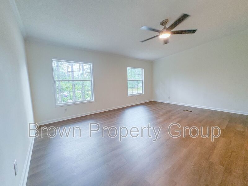 4 Bedroom, 2 Bathroom: Pets Allowed! property image