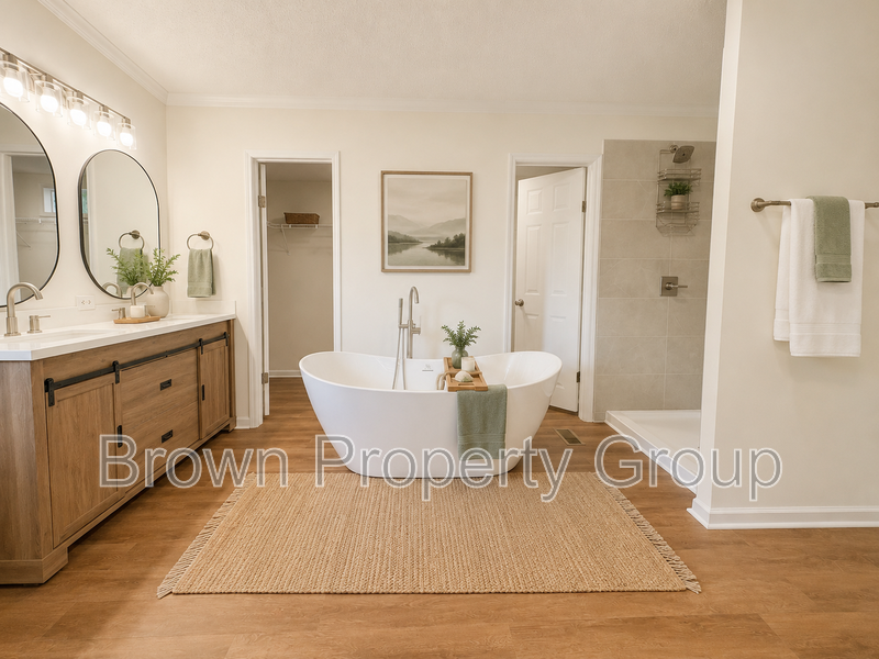 4 Bedroom, 2 Bathroom: Pets Allowed! property image