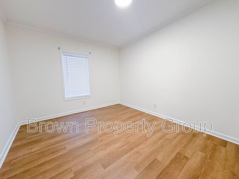 4 Bedroom, 2 Bathroom: Pets Allowed! property image