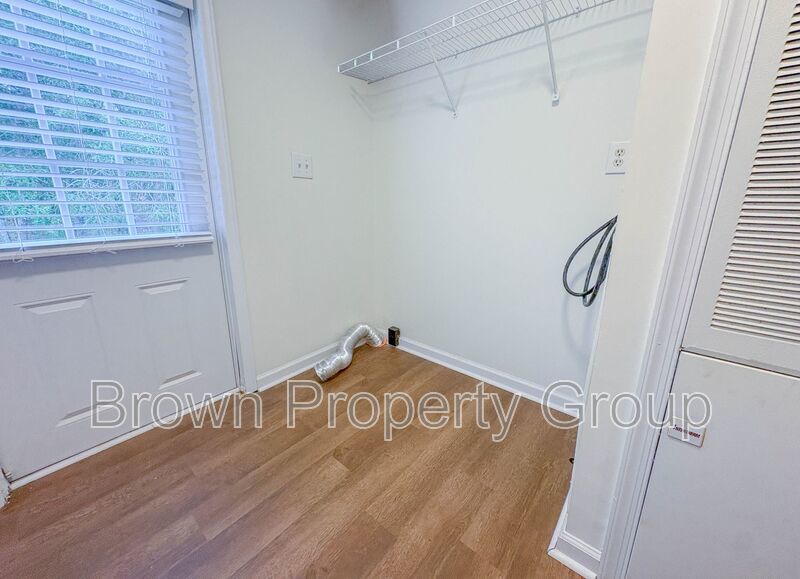 4 Bedroom, 2 Bathroom: Pets Allowed! property image