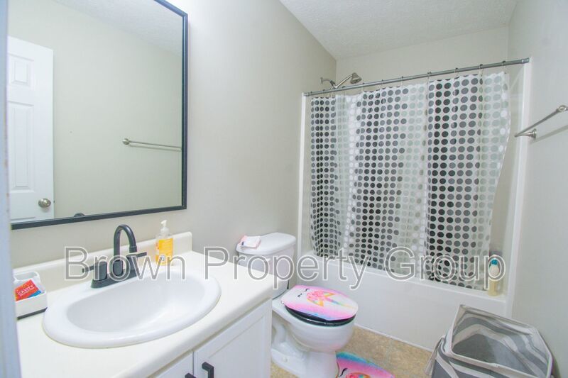 Coming Soon! 3 Bedroom 2.5 Bathroom- Large Fenced Yard Pets Okay! property image