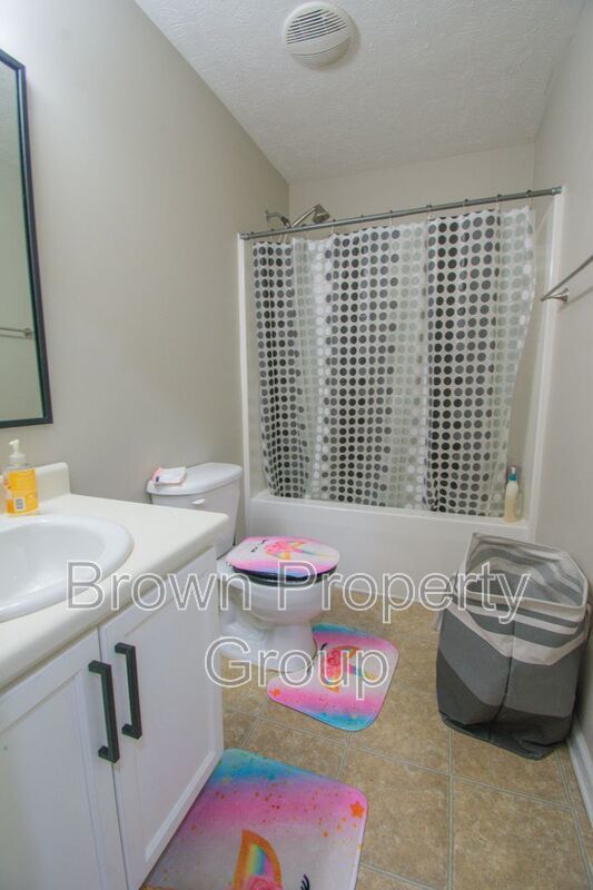 Coming Soon! 3 Bedroom 2.5 Bathroom- Large Fenced Yard Pets Okay! property image