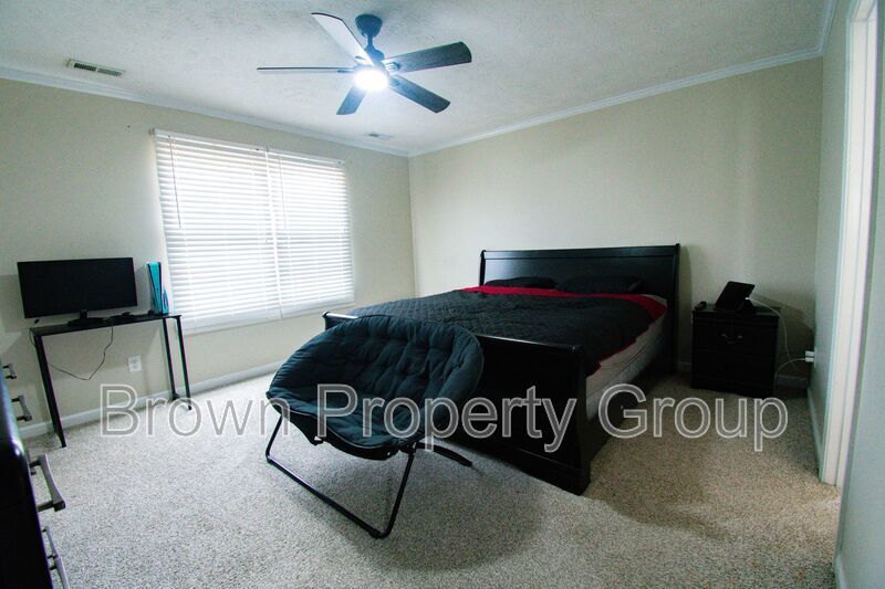 Coming Soon! 3 Bedroom 2.5 Bathroom- Large Fenced Yard Pets Okay! property image