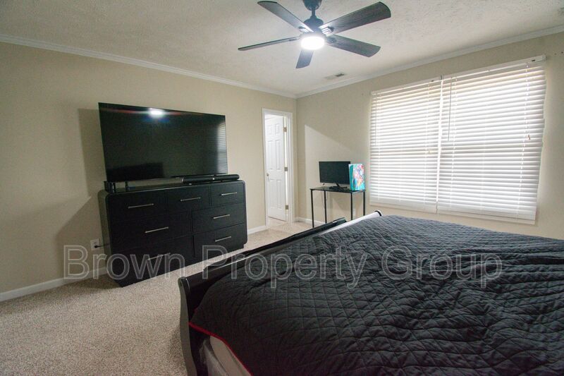 Coming Soon! 3 Bedroom 2.5 Bathroom- Large Fenced Yard Pets Okay! property image