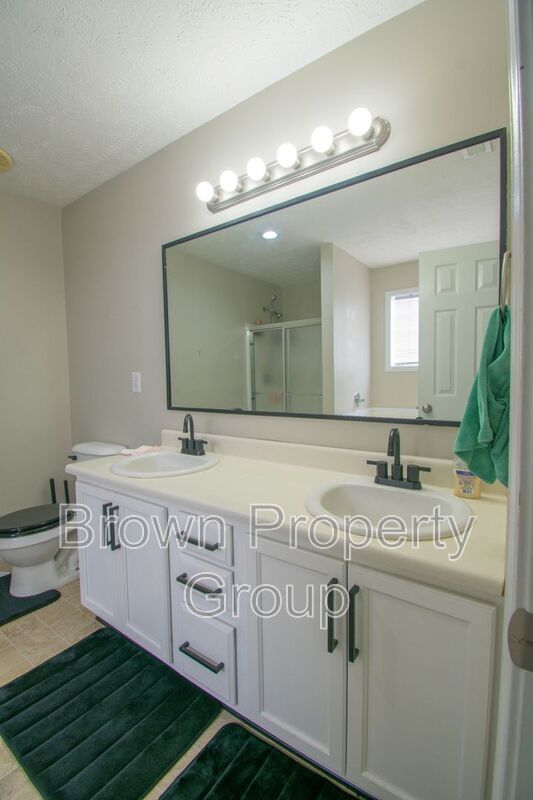 Coming Soon! 3 Bedroom 2.5 Bathroom- Large Fenced Yard Pets Okay! property image