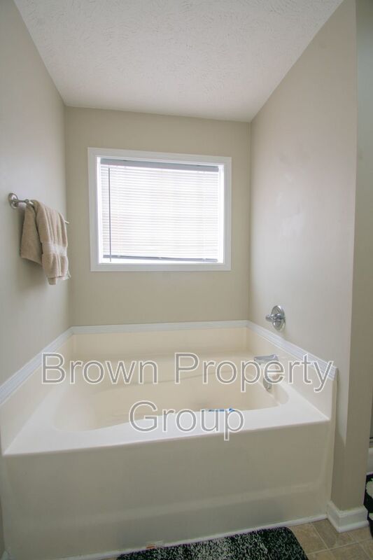 Coming Soon! 3 Bedroom 2.5 Bathroom- Large Fenced Yard Pets Okay! property image