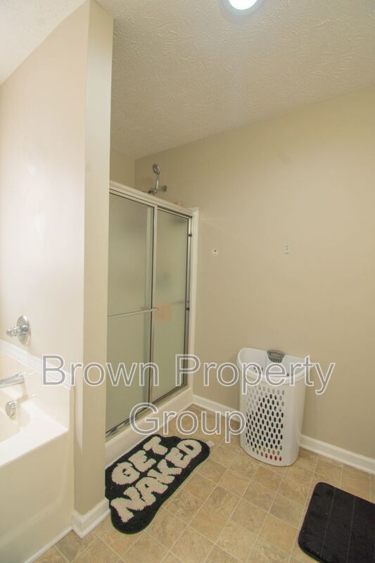 Coming Soon! 3 Bedroom 2.5 Bathroom- Large Fenced Yard Pets Okay! property image