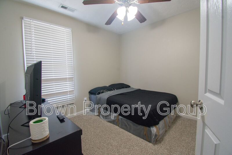 Coming Soon! 3 Bedroom 2.5 Bathroom- Large Fenced Yard Pets Okay! property image