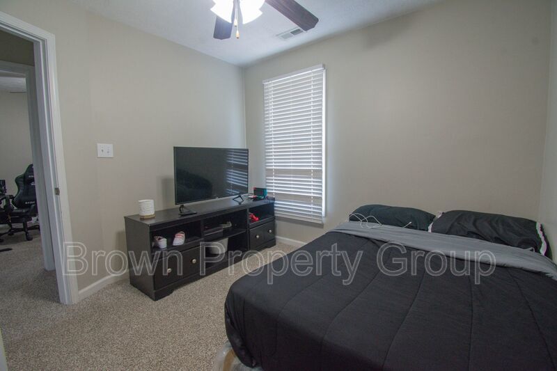 Coming Soon! 3 Bedroom 2.5 Bathroom- Large Fenced Yard Pets Okay! property image