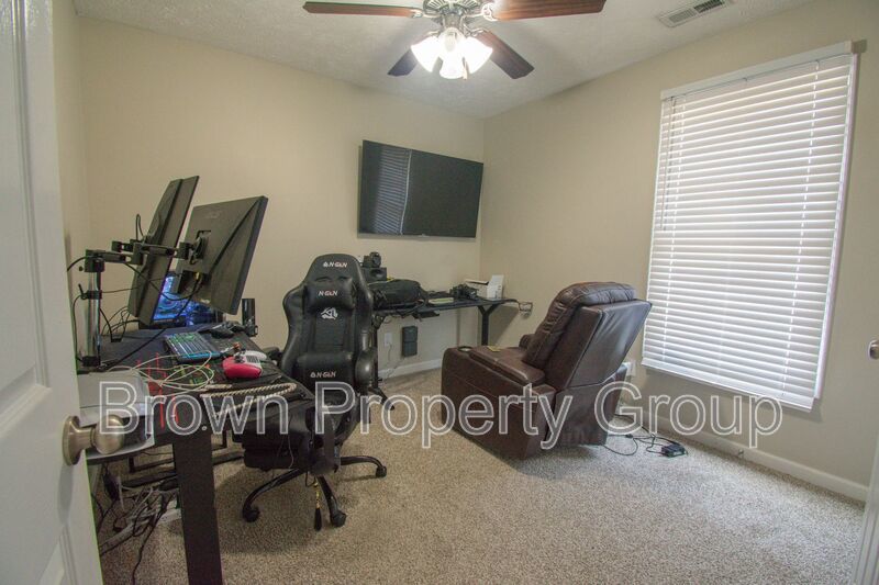Coming Soon! 3 Bedroom 2.5 Bathroom- Large Fenced Yard Pets Okay! property image