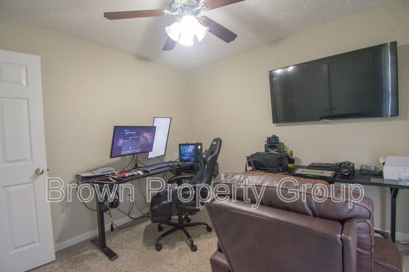 Coming Soon! 3 Bedroom 2.5 Bathroom- Large Fenced Yard Pets Okay! property image
