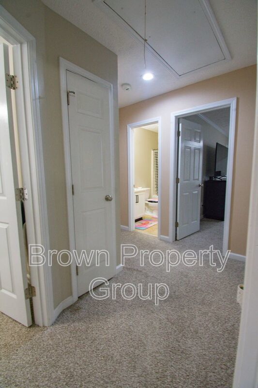 Coming Soon! 3 Bedroom 2.5 Bathroom- Large Fenced Yard Pets Okay! property image