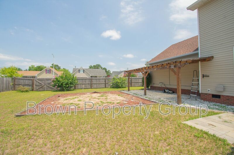 Coming Soon! 3 Bedroom 2.5 Bathroom- Large Fenced Yard Pets Okay! property image