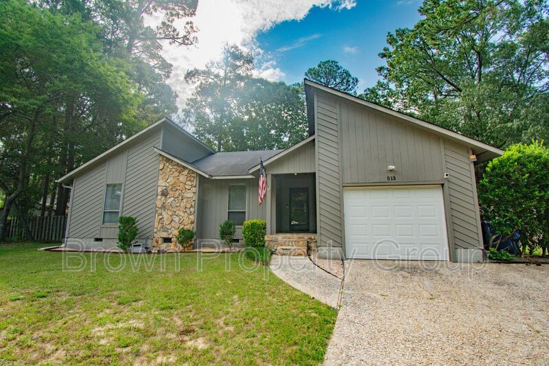 Coming Soon! Remodeled 3 Bedroom 2 Bathroom Home - Pets Allowed! property image