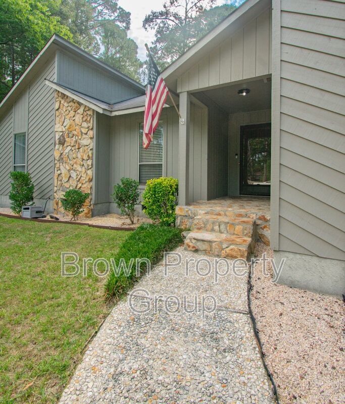 Coming Soon! Remodeled 3 Bedroom 2 Bathroom Home - Pets Allowed! property image