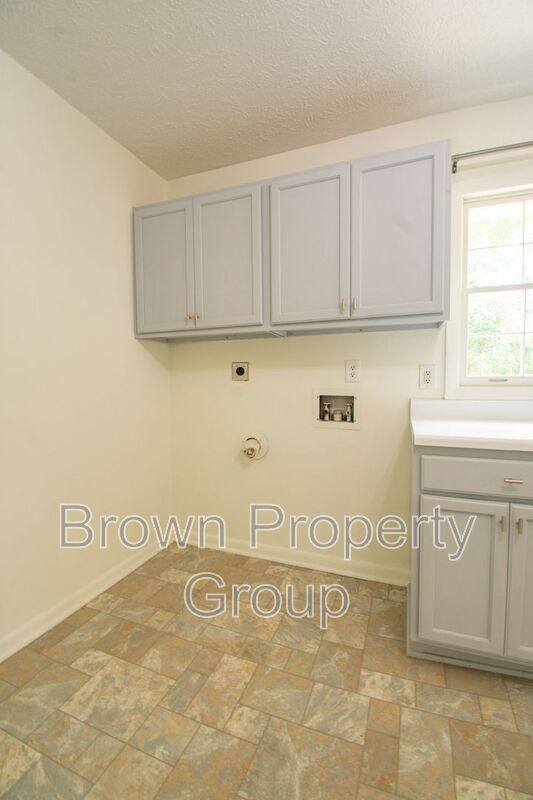 3 Bedroom 2 Bathroom With A Pool! property image