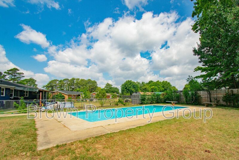 3 Bedroom 2 Bathroom With A Pool! property image