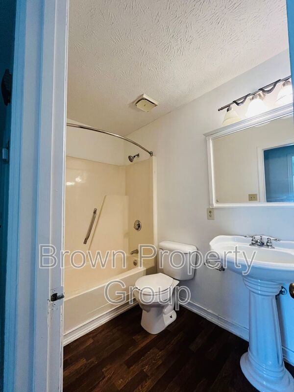 3 Bedroom and 2 Bath Home (No Pets) property image