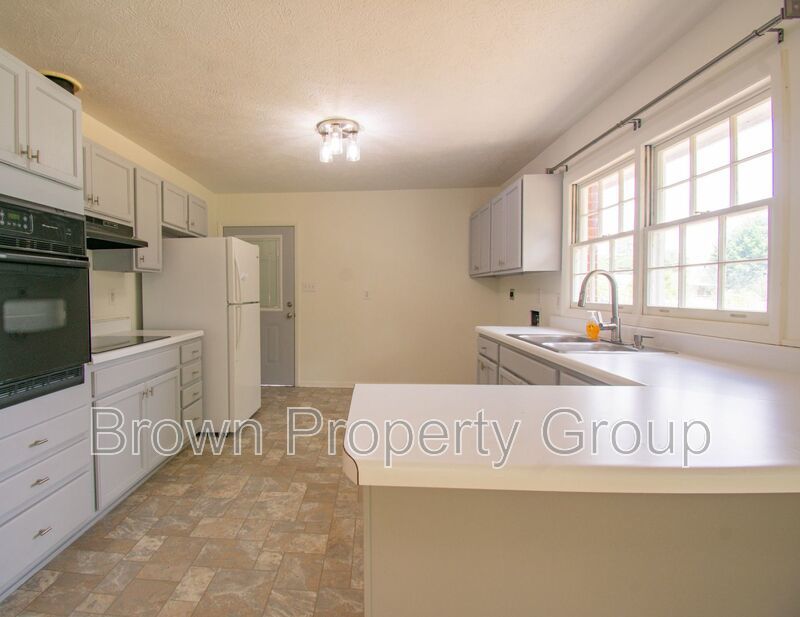 3 Bedroom 2 Bathroom With A Pool! property image