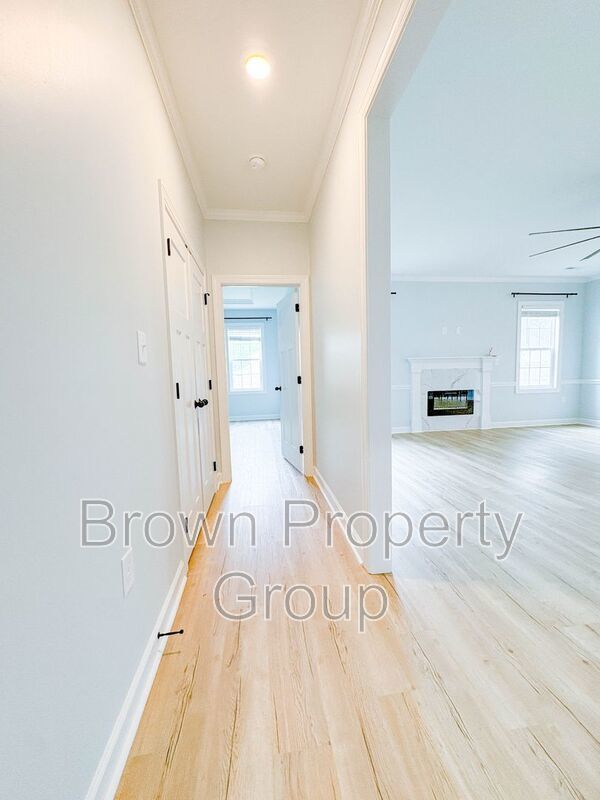 ✨ NEED MORE SPACE? THIS 5-BEDROOM HOME HAS IT ALL! property image