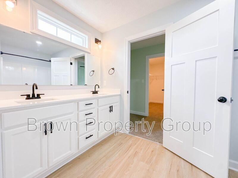 ✨ NEED MORE SPACE? THIS 5-BEDROOM HOME HAS IT ALL! property image