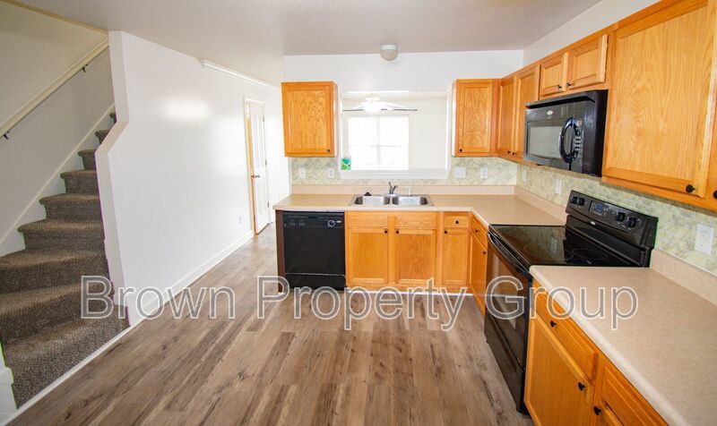2 Bedroom 2 Bathroom Townhome- Pets Allowed! property image