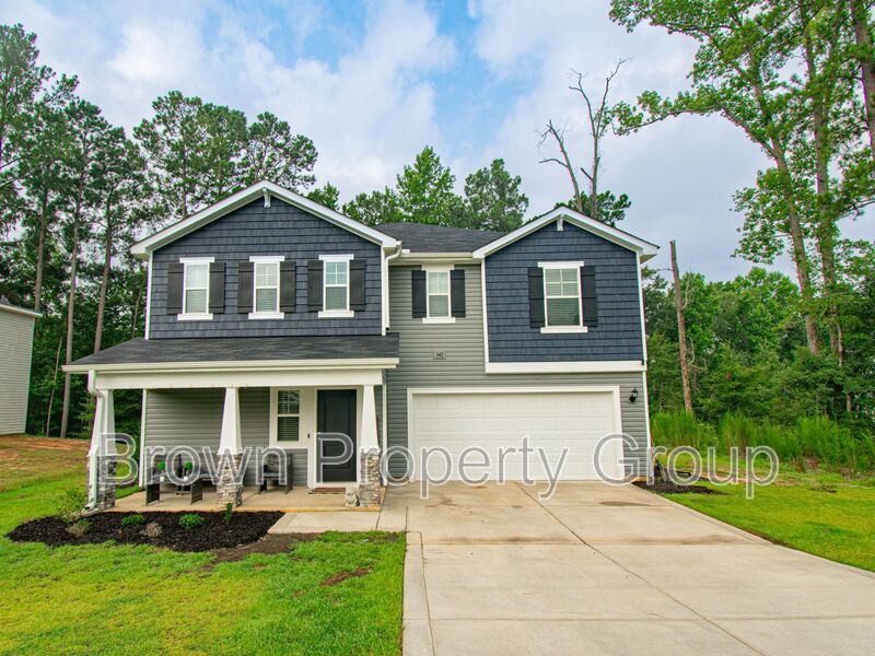 ✨ SPACIOUS 4-BEDROOM HOME WITH FENCED YARD & DOWNSTAIRS SUITE! property image