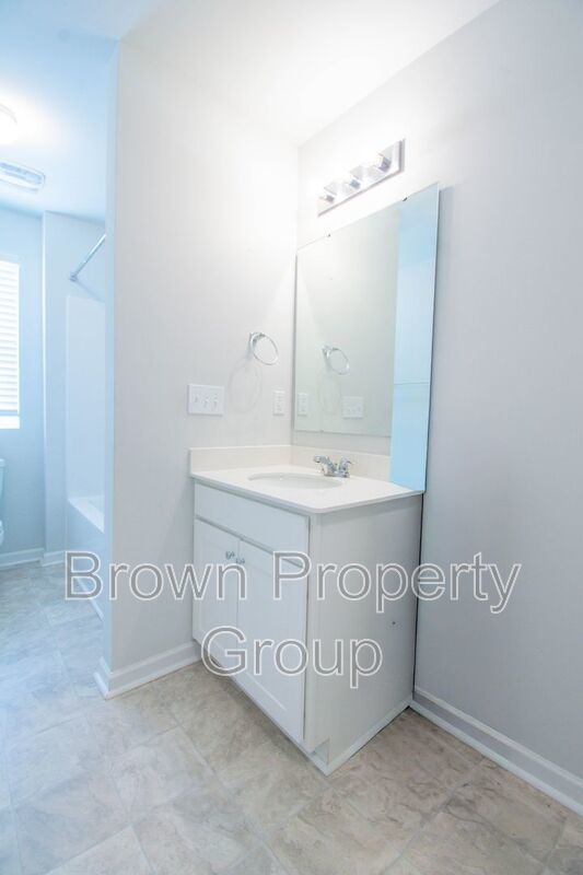 ✨ SPACIOUS 4-BEDROOM HOME WITH FENCED YARD & DOWNSTAIRS SUITE! property image