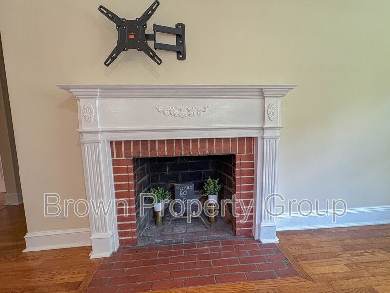 2 Bedroom 1 Bathroom- Small Pets Okay! Located in Haymount property image