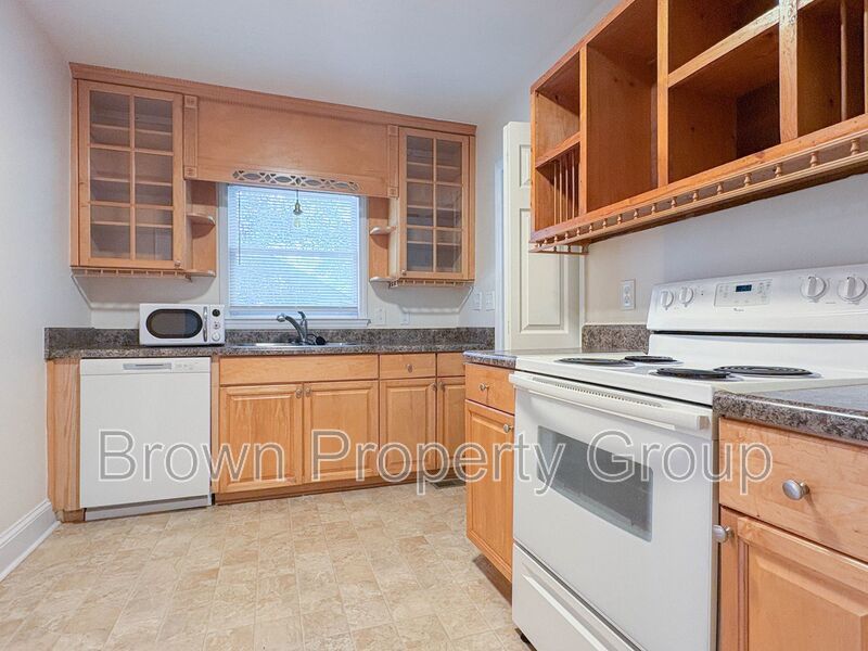 2 Bedroom 1 Bathroom- Small Pets Okay! Located in Haymount property image