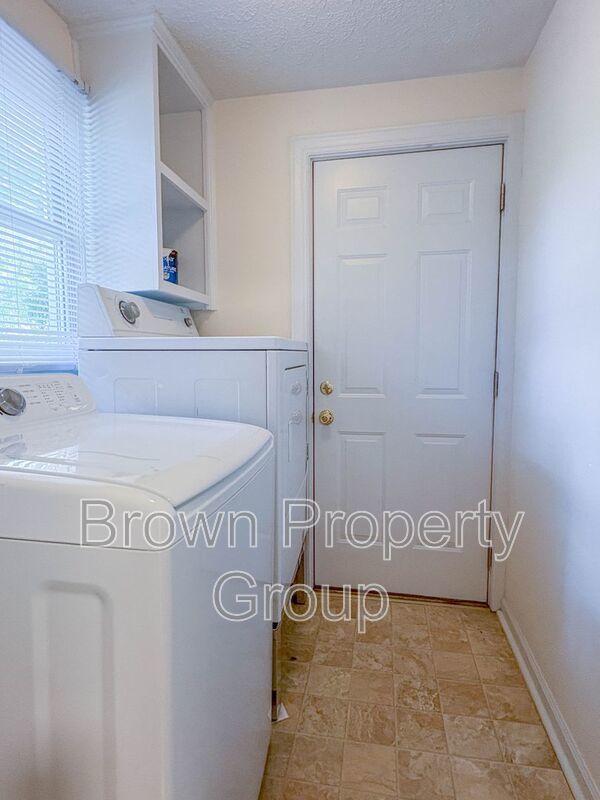 2 Bedroom 1 Bathroom- Small Pets Okay! Located in Haymount property image