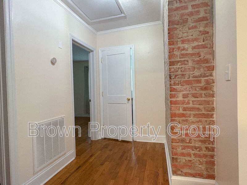 2 Bedroom 1 Bathroom- Small Pets Okay! Located in Haymount property image