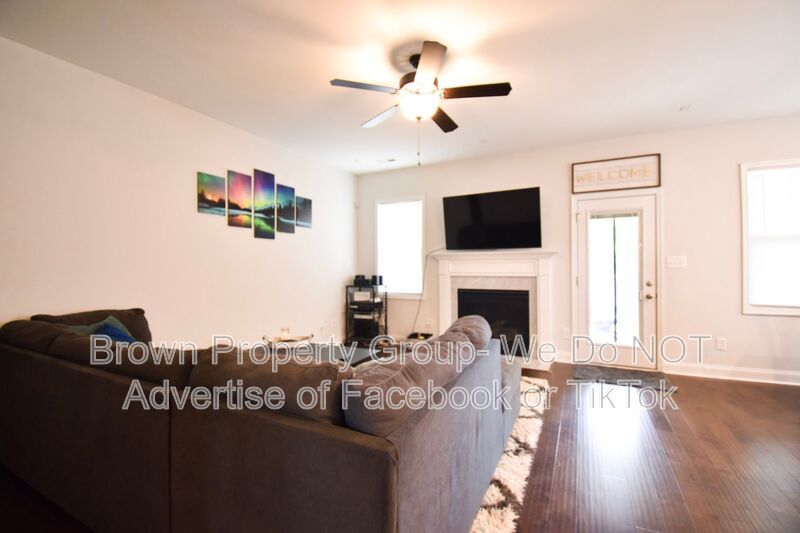 Coming Soon~ 5 Bedroom 3.5 Bathroom property image