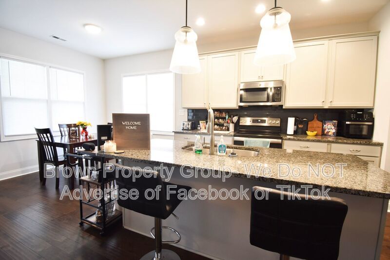 Coming Soon~ 5 Bedroom 3.5 Bathroom property image