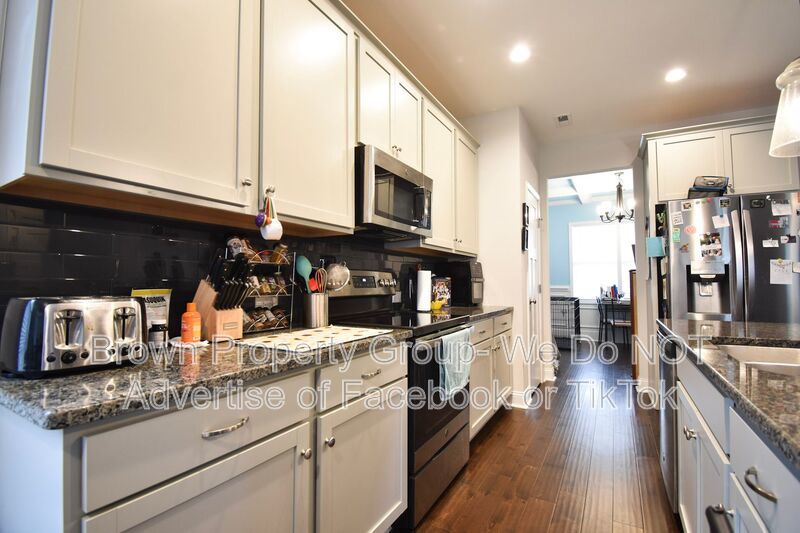 Coming Soon~ 5 Bedroom 3.5 Bathroom property image