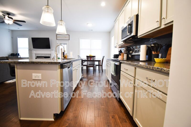 Coming Soon~ 5 Bedroom 3.5 Bathroom property image