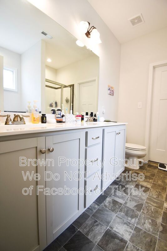 Coming Soon~ 5 Bedroom 3.5 Bathroom property image