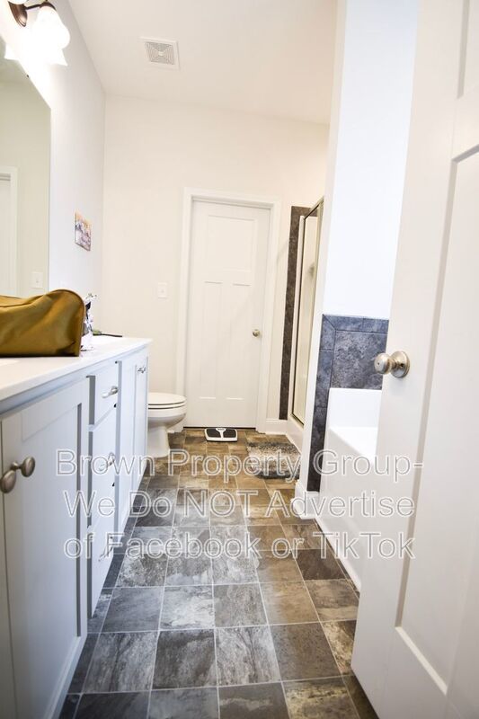 Coming Soon~ 5 Bedroom 3.5 Bathroom property image
