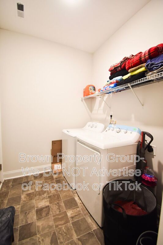 Coming Soon~ 5 Bedroom 3.5 Bathroom property image