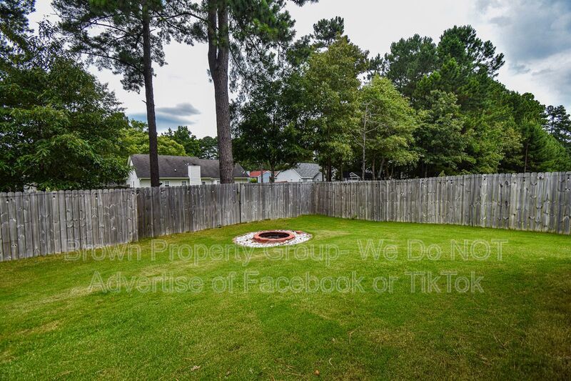 Coming Soon~ 5 Bedroom 3.5 Bathroom property image