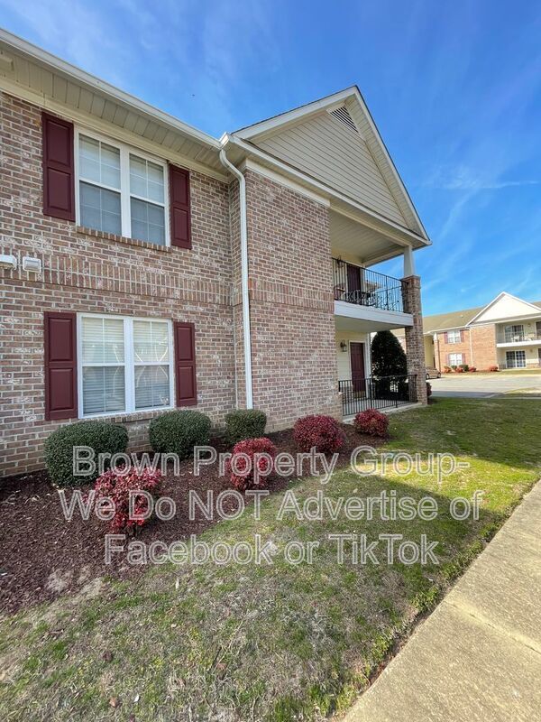 Well Maintained, 1st Floor Unit~3 Bedroom 2 Bathroom Condo property image