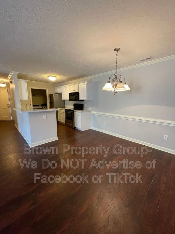 Well Maintained, 1st Floor Unit~3 Bedroom 2 Bathroom Condo property image