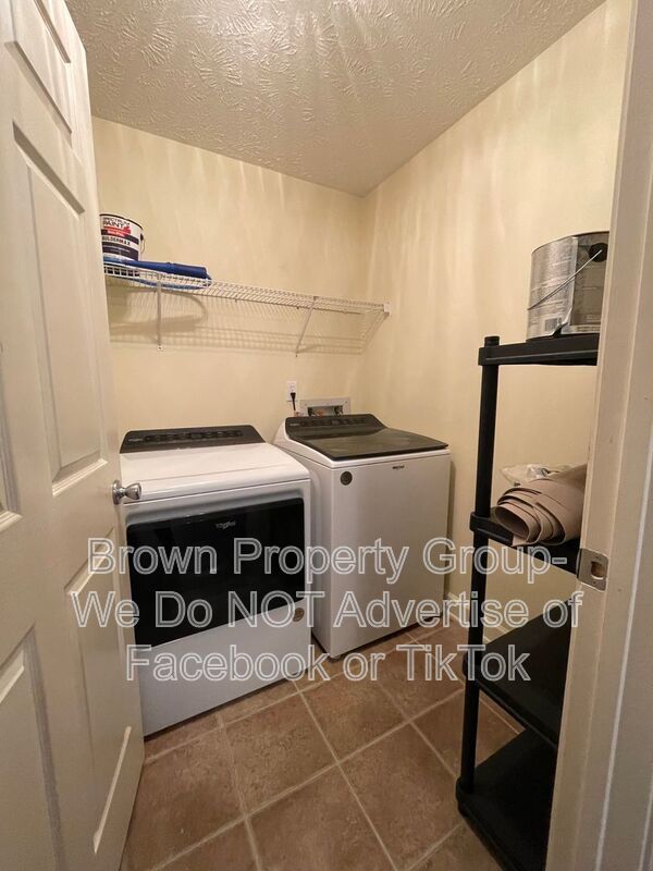 Well Maintained, 1st Floor Unit~3 Bedroom 2 Bathroom Condo property image