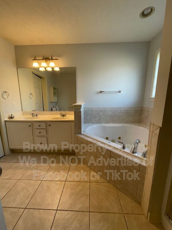 Well Maintained, 1st Floor Unit~3 Bedroom 2 Bathroom Condo property image