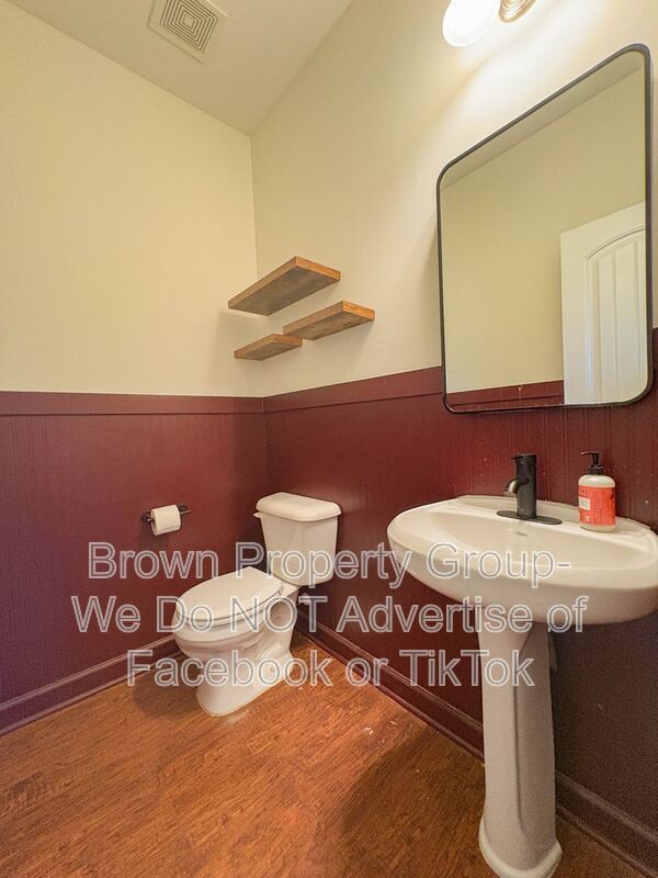 FOUR BEDROOM, 2.5 BATHROOM property image