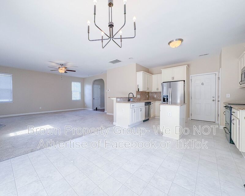 FOUR BEDROOM, 2.5 BATHROOM property image