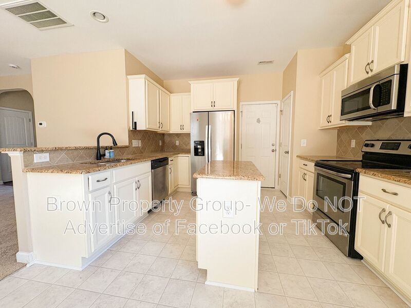 FOUR BEDROOM, 2.5 BATHROOM property image