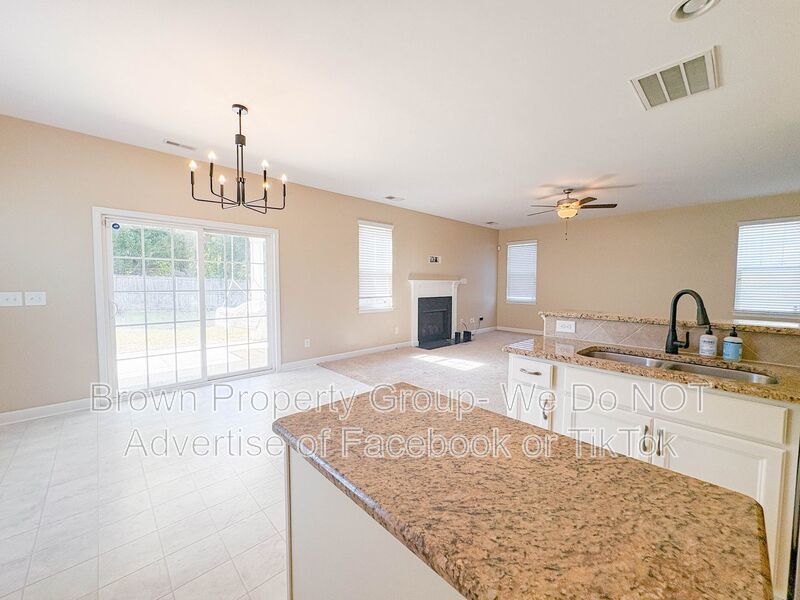 FOUR BEDROOM, 2.5 BATHROOM property image