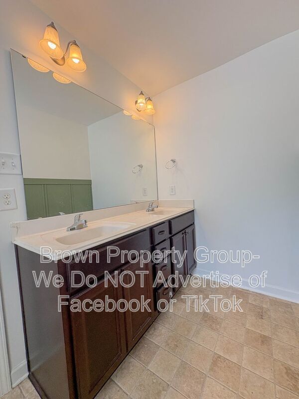 FOUR BEDROOM, 2.5 BATHROOM property image